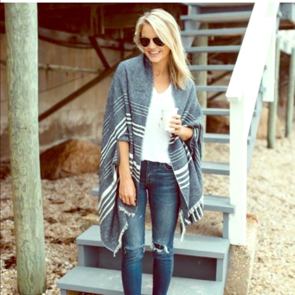 BNWT JCREW GREY WHITE CAPE SCARF